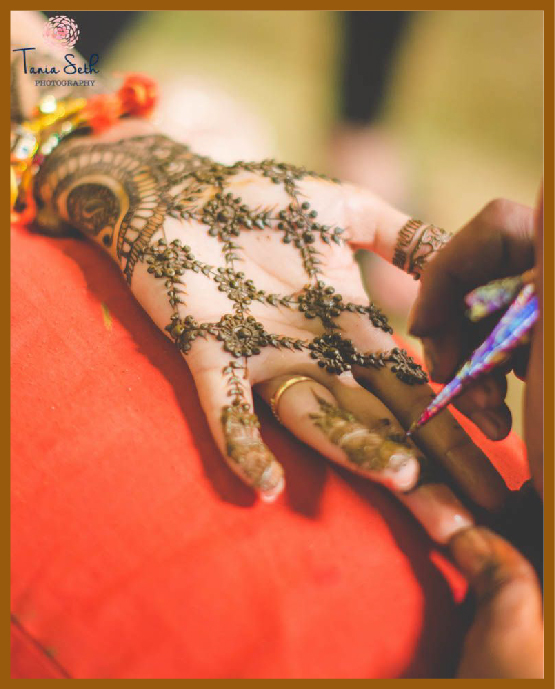 Elegant Fingertip Chains In Modern Front Hand Mehndi Design